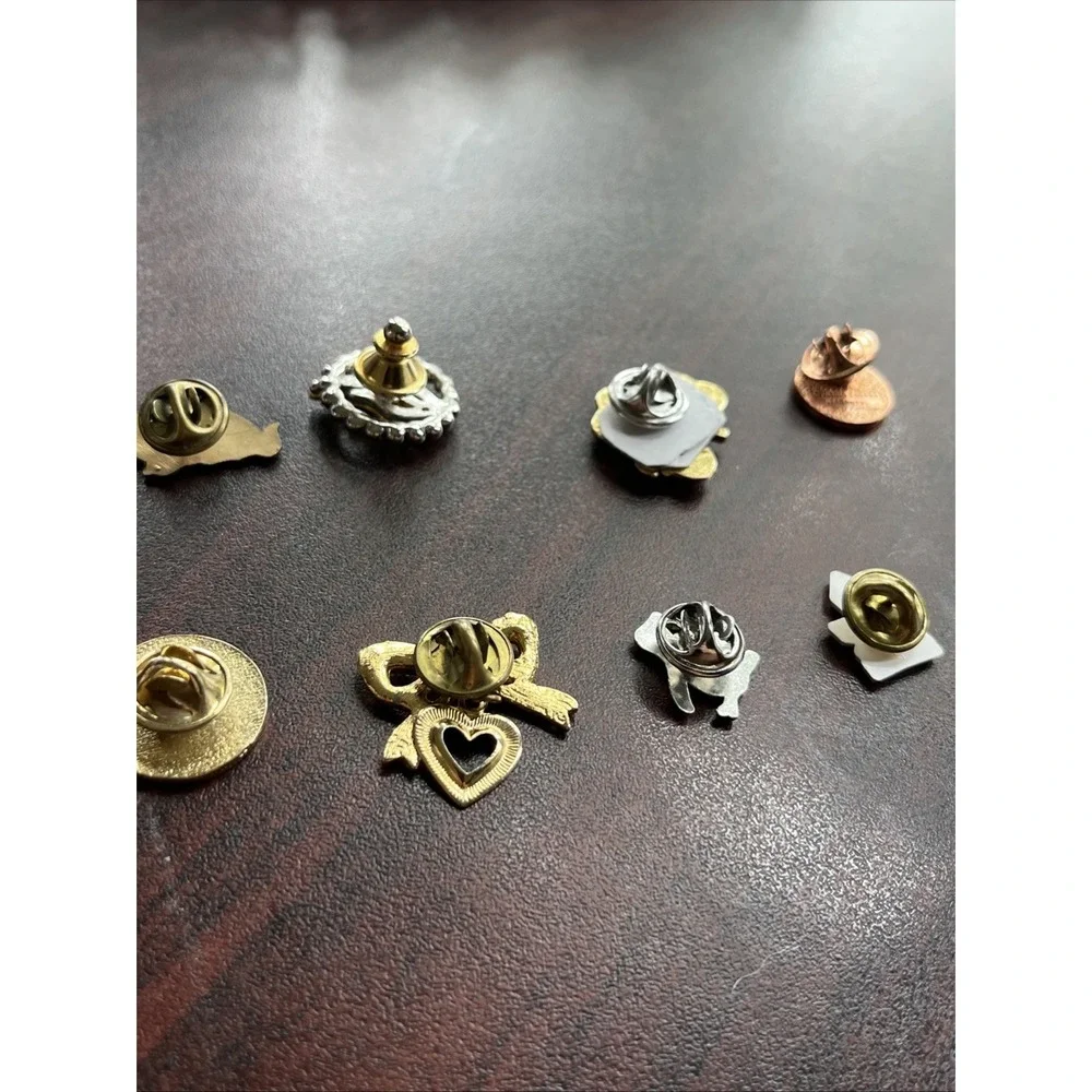 Lot‎ Of 10 Random Mixed Lapel Hat Pins A4